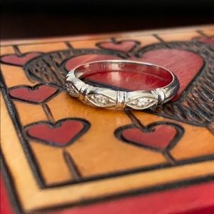 18k White Gold Diamond Ring - Size 5